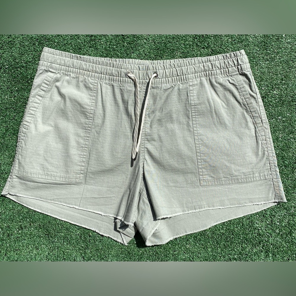 Vuori Ripstop Sage Green Shorts Women’s Size Medium